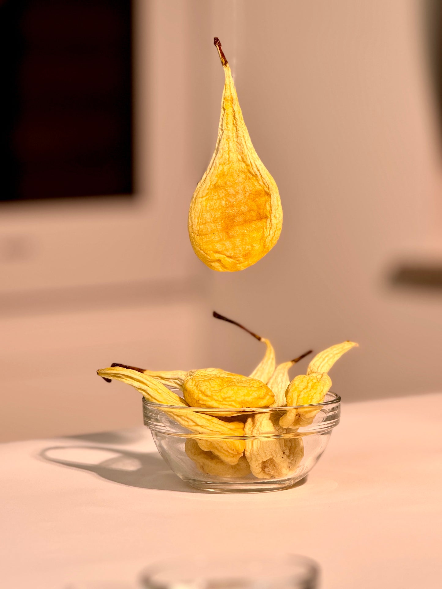 Коробка с сушеными грушами